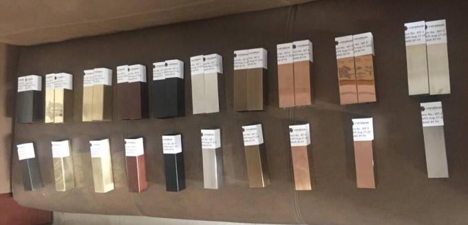 La mesa de centro de madera C de bronce de la sala de estar del ISO formó la chapa lateral del roble de la tabla 0