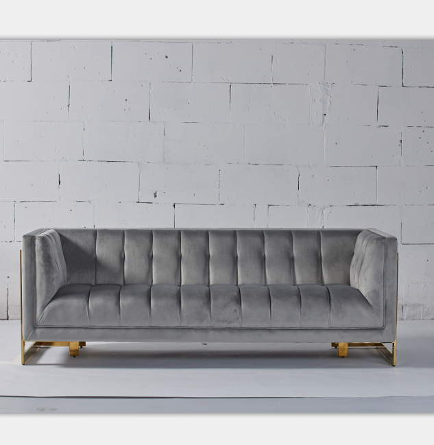 La tela del terciopelo empenachó la sala de estar moderna Sofa With Hallow Metal Legs 2