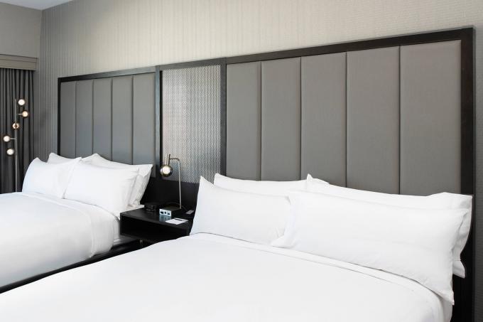 Los sistemas modificados para requisitos particulares de los muebles del dormitorio del hotel incluyen los muebles fijos 1