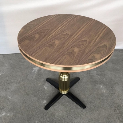 Un buen precio. Mesa de comedor con base metálica superior de madera de la nuez moderna en línea