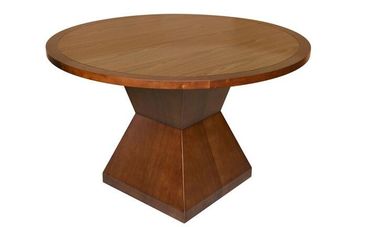 Un buen precio. El comedor de madera redondo presenta al tablero para el restaurante, estilo moderno del MDF en línea