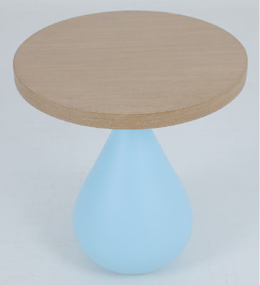 Mesa de noche moderna de madera redonda con base en forma