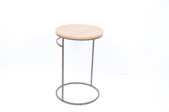 Un buen precio. Mesa de centro superior de madera de la sala de estar de Brown con la base de acero inoxidable pulida en línea