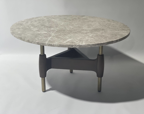 Un buen precio. Mesa de centro modificada para requisitos particulares de la sala de estar con el top de mármol con base metálica de cobre amarillo cepillado en línea