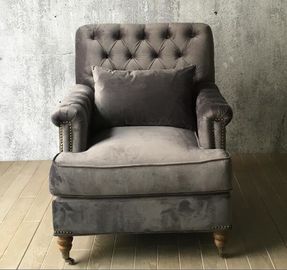 Un buen precio. El botón de la sola persona empenachó Sofa Classic Velvet With Casters/final natural ligero en línea