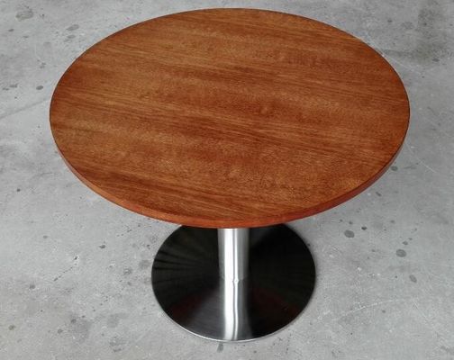 Un buen precio. El comedor de madera durable presenta el metal pulido para el restaurante en línea