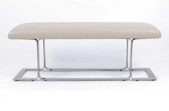 Un buen precio. Habitación de dormitorio moderno banco otomano marco de metal tapizado para el hotel Hilton en línea