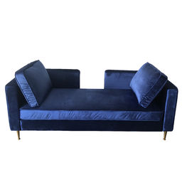 Un buen precio. Sala de estar azul Sofa With Gold Metal Legs del terciopelo del color del diseño moderno en línea