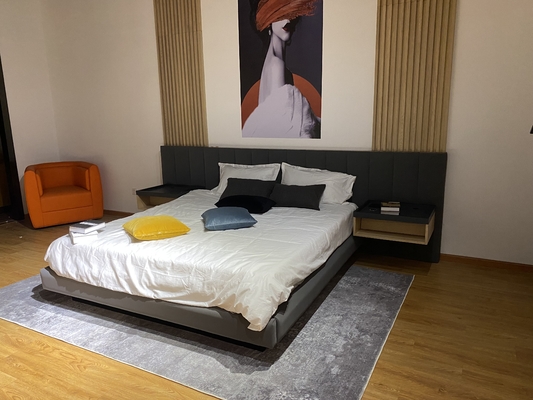 Un buen precio. Los sistemas modificados para requisitos particulares de los muebles del dormitorio del hotel incluyen los muebles fijos en línea