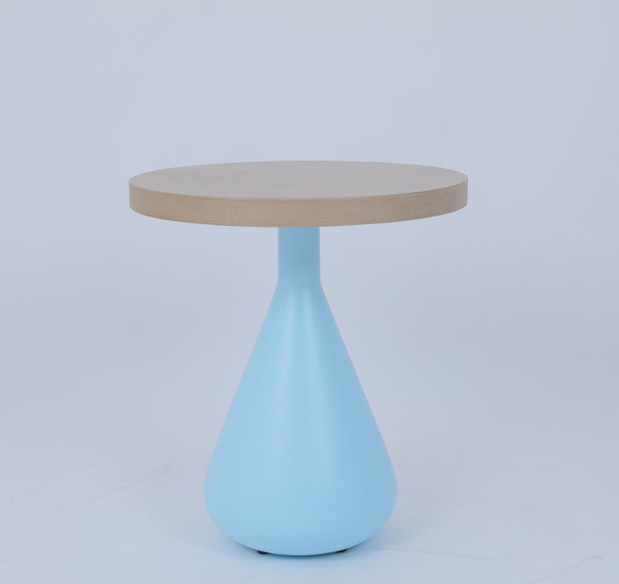 Mesa de cóctel redonda de madera para el hotel Hilton Mesa lateral 2