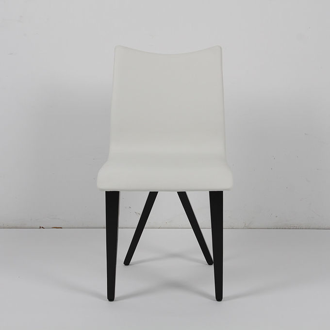 La cena elegante moderna traslapada de las piernas preside estilo contemporáneo 1